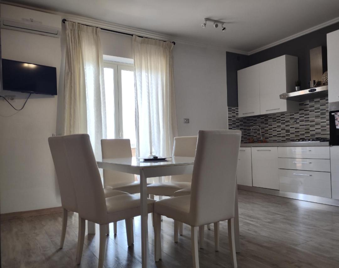 Fco Airport - Casa Di Febo Apartment Фиумичино Екстериор снимка